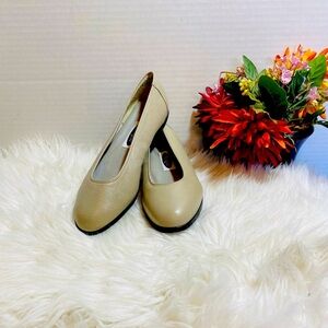 Comfort by Rockport Flats Shoes (Made in Brazil) Carmel Sz 6 wide